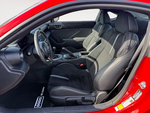 Used 2024 Toyota GR86 Premium w/ Performance Package image 10