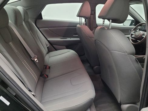 Used 2023 Hyundai Elantra SEL w/ Convenience Package FWD image 19