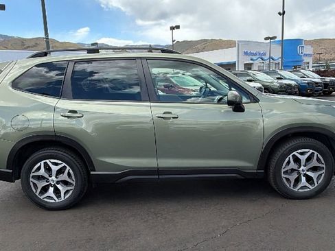 Used 2021 Subaru Forester Premium AWD/4WD image 2