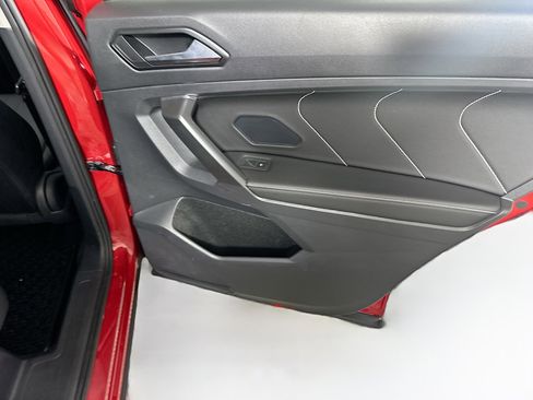 Used 2022 Volkswagen Tiguan SE image 27