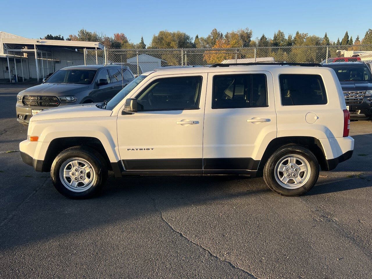 Used 2015 Jeep Patriot Sport w/ Power Value Group FWD image 2