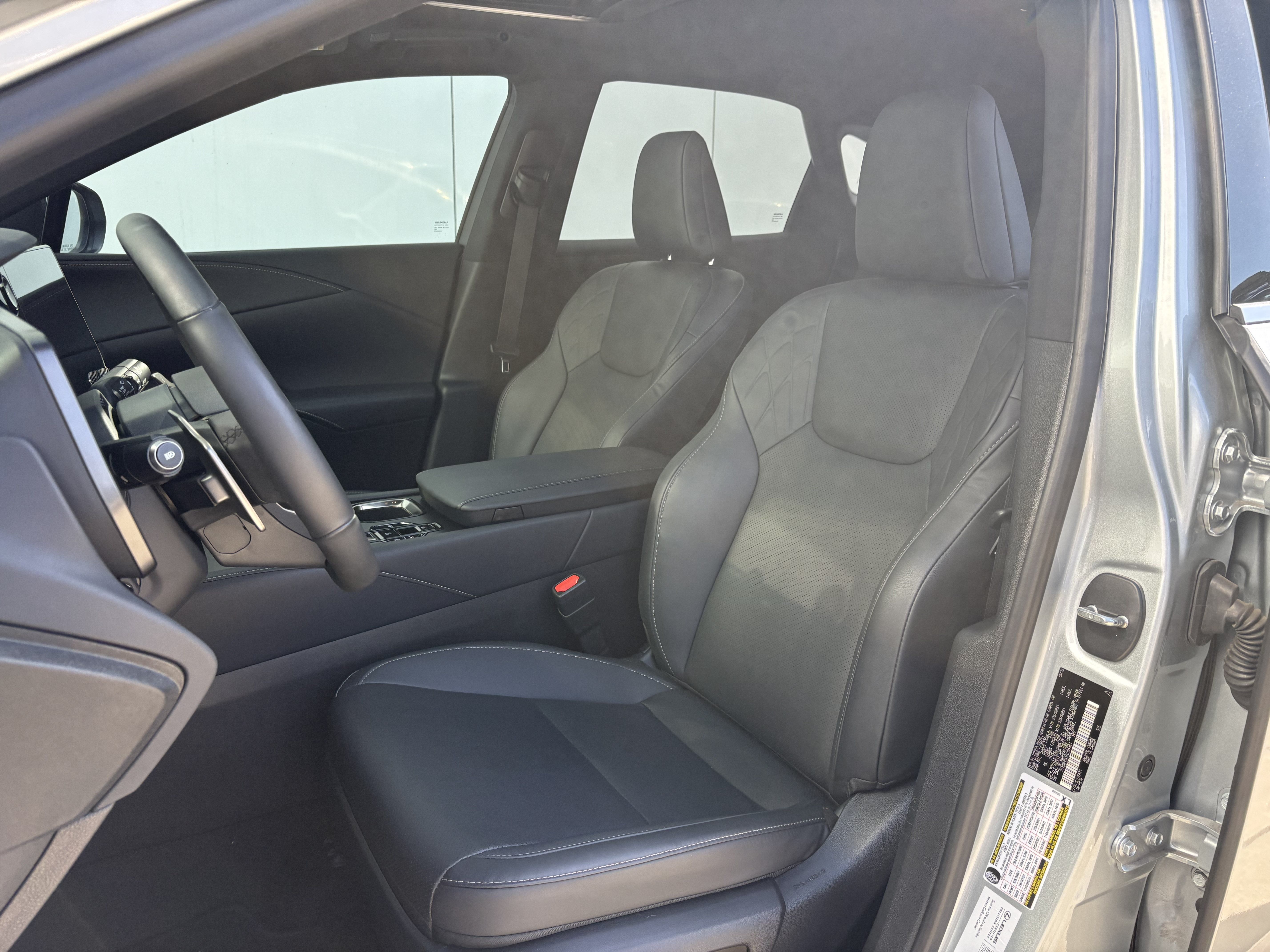 Used 2025 Lexus RX 350h w/ Convenience Package AWD/4WD image 11