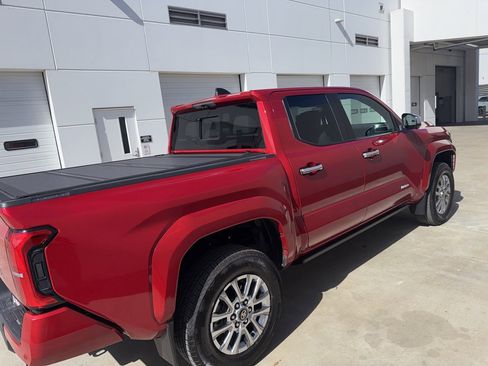 Used 2025 Toyota Tacoma 4x4 Double Cab image 3