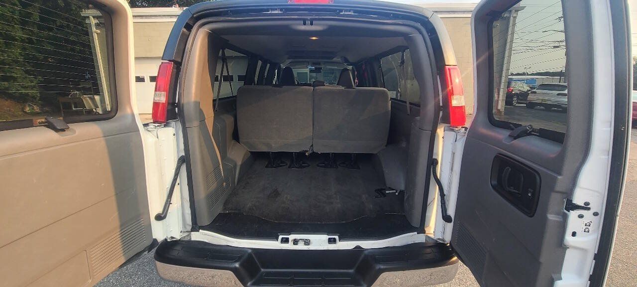 Used 2019 Chevrolet Express 3500 LT w/ LT Preferred Equipment Group RWD image 13