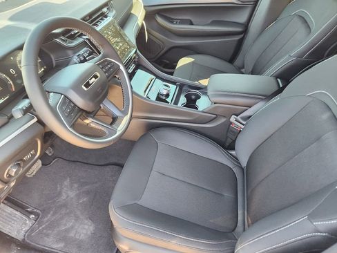 New 2026 Jeep Grand Cherokee Laredo image 9