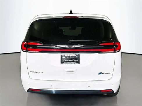 Used 2024 Chrysler Pacifica Select image 6