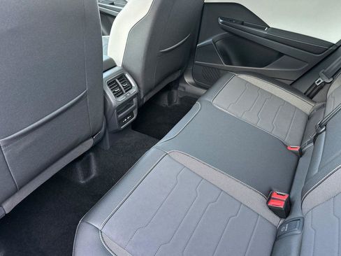 New 2026 Volkswagen Taos SE image 11