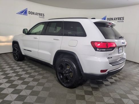Used 2018 Jeep Grand Cherokee Laredo AWD/4WD image 3