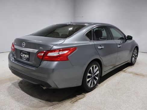 Used 2017 Nissan Altima 2.5 SL w/ 2.5 Technology Package image 2