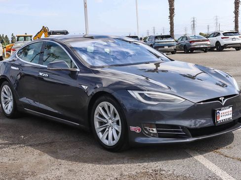 Used 2016 Tesla Model S 70D image 3