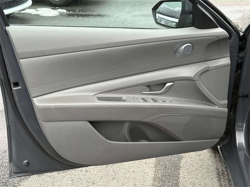 Used 2024 Hyundai Elantra SEL image 8