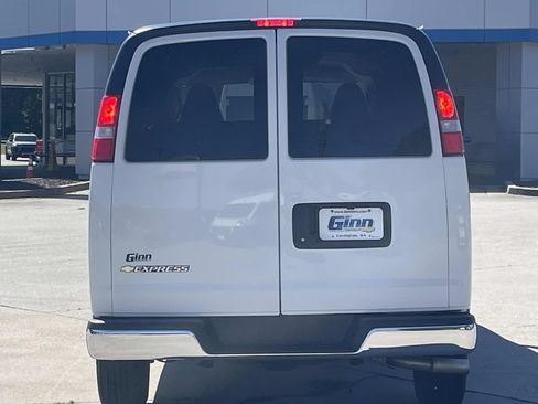 Used 2025 Chevrolet Express 3500 LT w/ LT Preferred Equipment Group RWD image 3