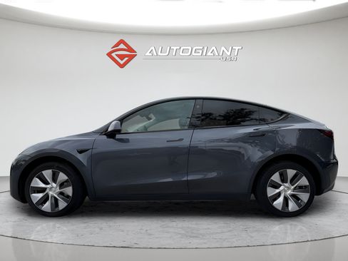 Used 2023 Tesla Model Y Long Range AWD/4WD image 3