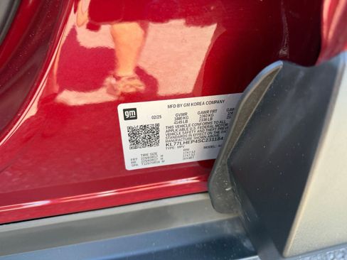 Used 2025 Chevrolet Trax LT image 28