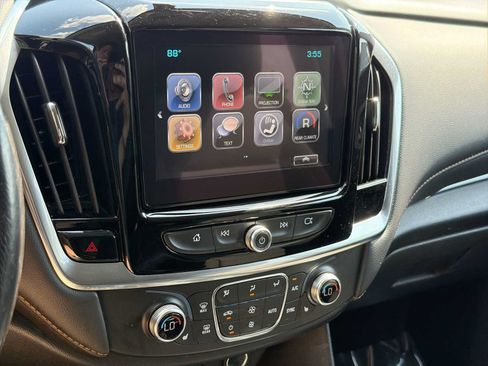 Used 2019 Chevrolet Traverse LT FWD image 22