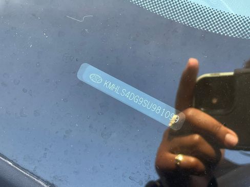 Used 2025 Hyundai Elantra SEL image 29