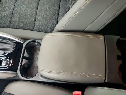 Used 2024 Chevrolet Colorado ZR2 w/ Technology Package image 19