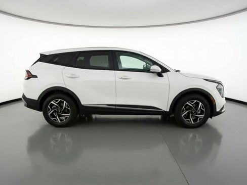 Used 2025 Kia Sportage LX image 11