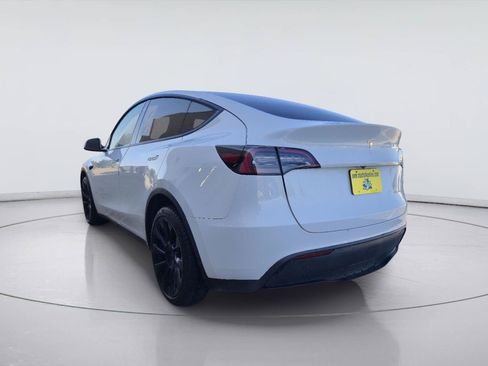 Used 2023 Tesla Model Y AWD image 3