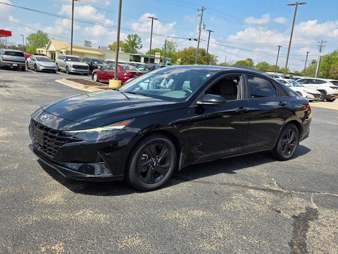 Used 2022 Hyundai Elantra SEL FWD image 3