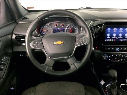 Used 2023 Chevrolet Traverse LT image 5
