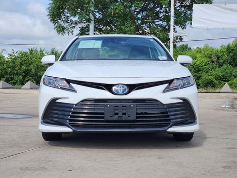 Used 2021 Toyota Camry LE w/ Cold Weather Package FWD image 2