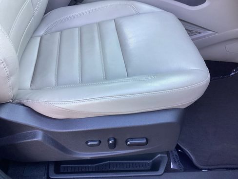 Used 2019 Ford Escape Titanium image 19