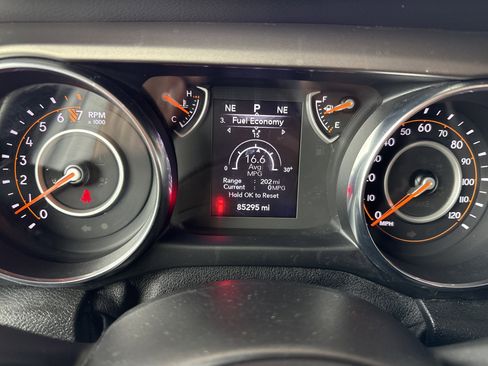 Used 2020 Jeep Wrangler Unlimited Sport AWD/4WD image 32
