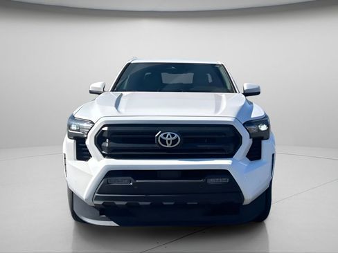 Used 2025 Toyota Tacoma SR5 AWD/4WD image 12