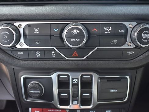 Used 2025 Jeep Wrangler Unlimited Sport AWD/4WD image 26