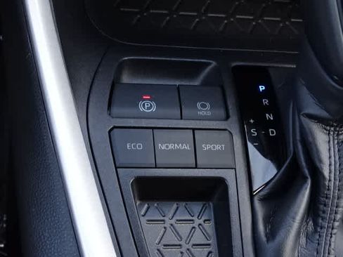 Used 2025 Toyota RAV4 XLE w/ Convenience Package FWD image 33