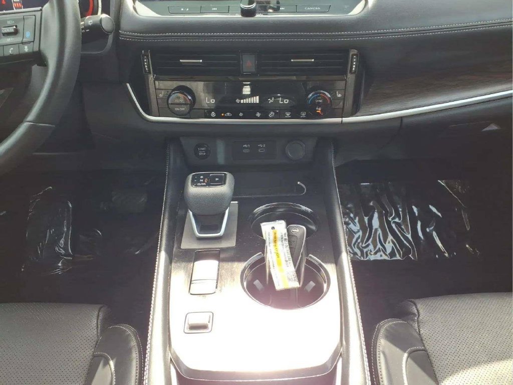 Certified 2024 Nissan Rogue Platinum FWD image 10