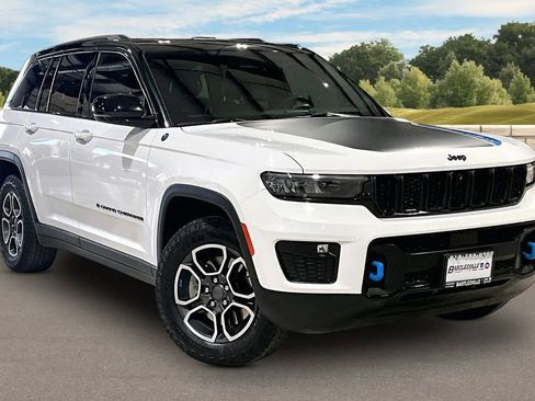Used 2024 Jeep Grand Cherokee Trailhawk AWD/4WD image 2