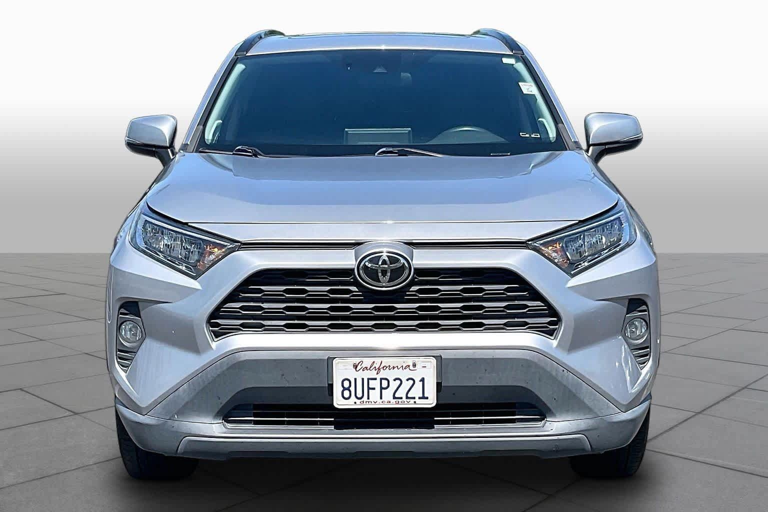 Used 2021 Toyota RAV4 XLE Premium FWD image 3