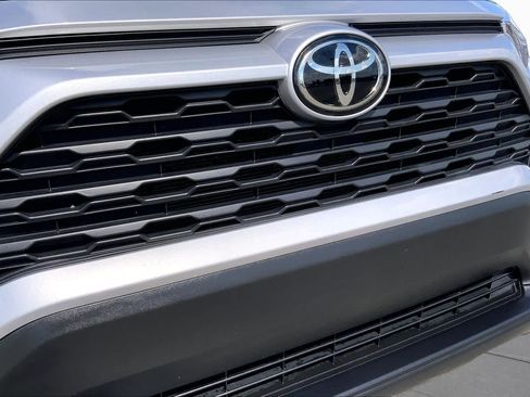 Used 2024 Toyota RAV4 XLE FWD image 29