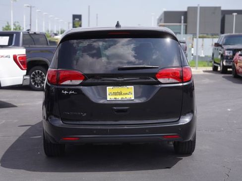 Used 2019 Chrysler Pacifica Touring Plus w/ S Appearance Package FWD image 7