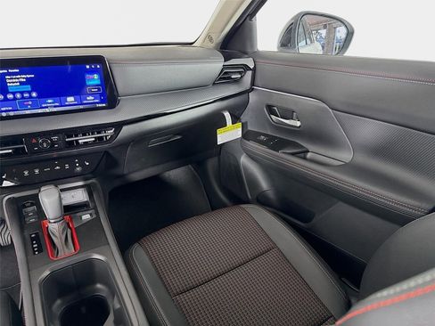 New 2026 Nissan Kicks SR FWD image 23