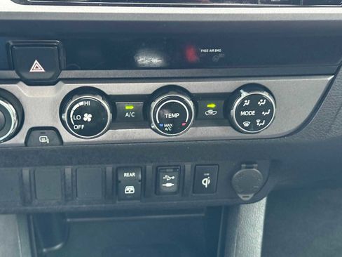 Used 2018 Toyota Tacoma TRD Off-Road image 23