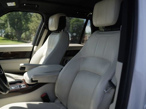 Used 2018 Land Rover Range Rover Supercharged AWD/4WD image 9