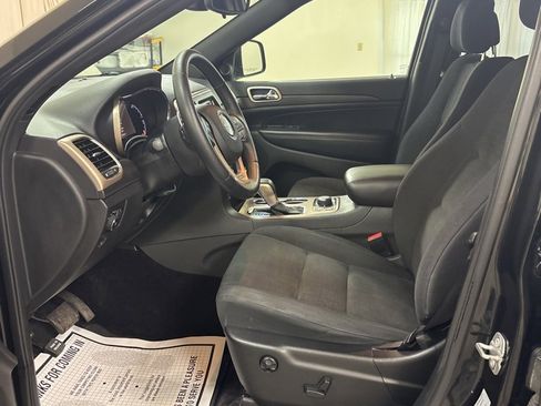 Used 2017 Jeep Grand Cherokee Laredo w/ Quick Order Package 23E image 9