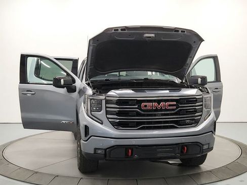 Used 2023 GMC Sierra 1500 AT4 w/ Technology Package AWD/4WD image 10