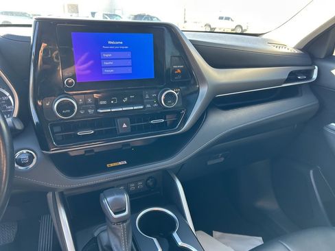 Used 2023 Toyota Highlander XLE image 16