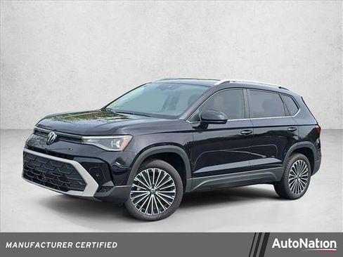 Used 2025 Volkswagen Taos SE FWD image 1