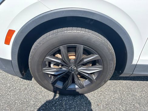 Used 2022 Volkswagen Tiguan SE w/ Panoramic Sunroof Package AWD/4WD image 13