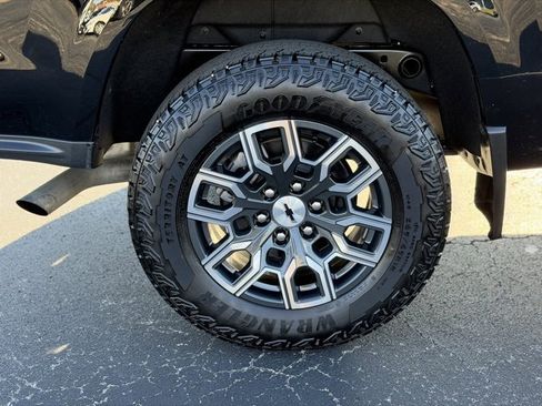 Used 2024 Chevrolet Colorado Z71 w/ Z71 Convenience Package 2 image 14