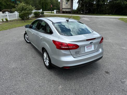 Used 2015 Ford Focus SE image 4