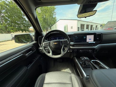 Used 2023 Chevrolet Silverado 1500 LTZ w/ LTZ Premium Package AWD/4WD image 2