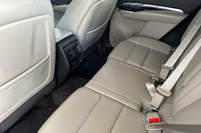 Used 2021 Cadillac XT4 Luxury w/ Driver Awareness Package FWD image 12