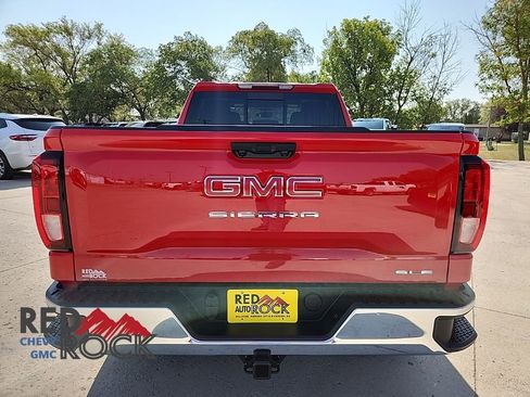New 2026 GMC Sierra 1500 SLE w/ Preferred Package image 9