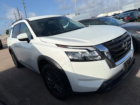 Used 2025 Nissan Pathfinder SV FWD image 6